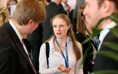 Hinweise zur Kleidung zum Vorstellungsgespräch gibt es auf der Jobmesse